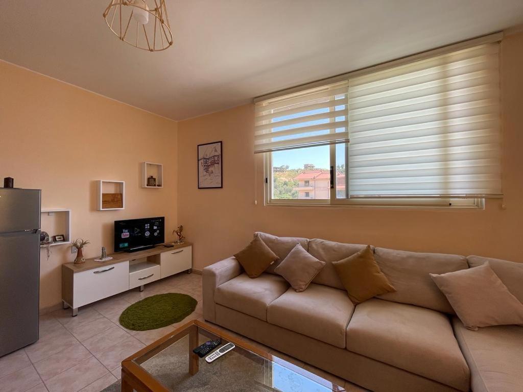 Lisus Apartment Вльора Екстер'єр фото